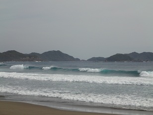 高知県生見海岸でサーフィン予定だったけど、波がよれててイマイチ