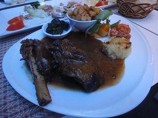 パトンの入り口にあるこじゃれたフランス料理屋