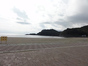 生見の隣の白浜海岸右側