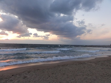 波あるじゃん、、、サーフィン出来るじゃん、、、