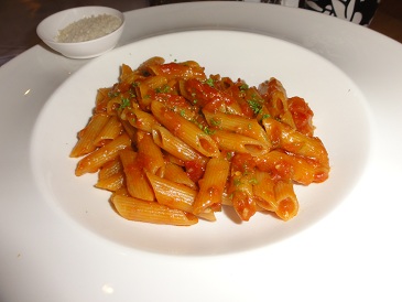 ペンネアラビアータ。トマトソースがかなり旨いです