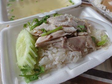 カオマンガイ。蒸し鶏ご飯