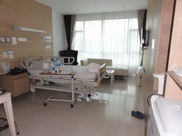 病院の個室。１日１００００バーツ