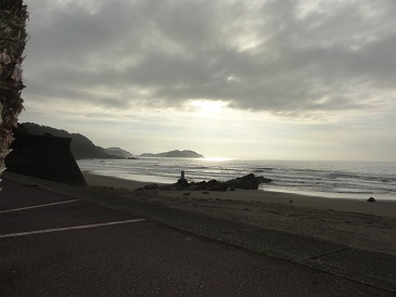 尾崎の遠目の写真