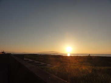 月見の朝日。。。波ないじゃん