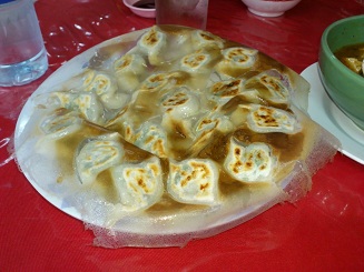 プーケットタウンにある中華屋の餃子