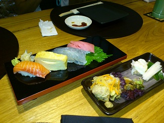 寿司レストランの握りずし。見た目は合格点