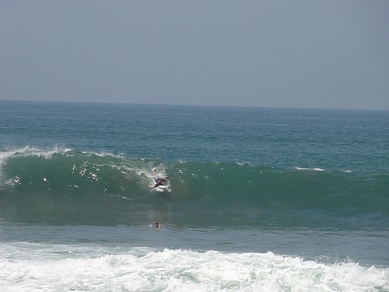 テイクオフが早いと対処可能な波ですね