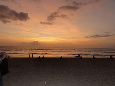 クタビーチの夕日