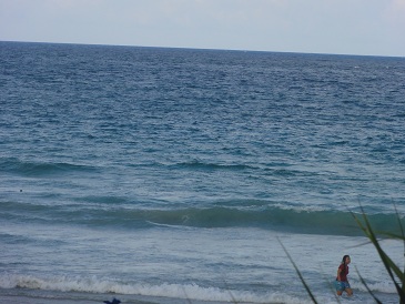 波が無いカタビーチは見飽きたわ