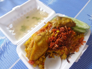 カオモッガイ。チキンとターメリックライス