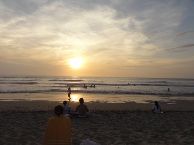 クタビーチの夕日