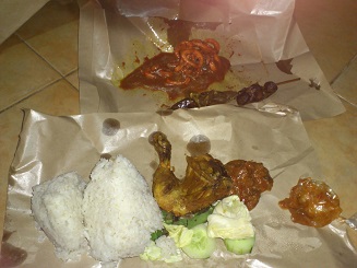 チュミチュミ（焼きイカ）、アヤムゴレン