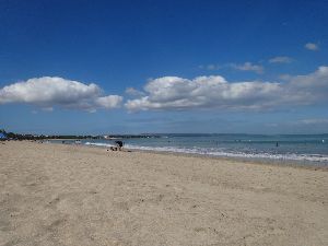 天気快晴なクタビーチ