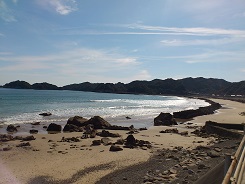 宍喰海岸で波乗り