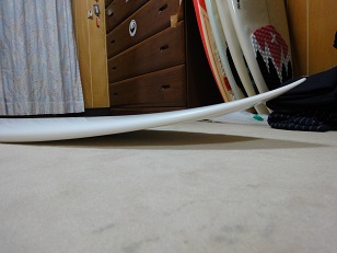 ロッカーがそこそこ反ってます