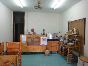 こじんまりとしたカタのコーヒー屋