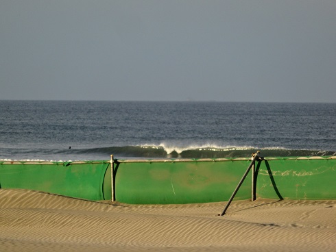 強烈なオフショアで面ツルな波崎