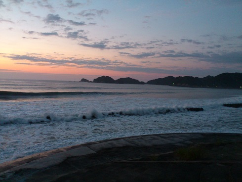 朝焼けの宍喰海岸