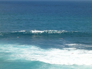 ウルワツは世界的にも有名なレフトの波です