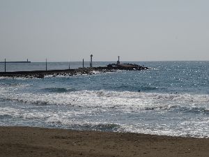 パワーのない三国の波