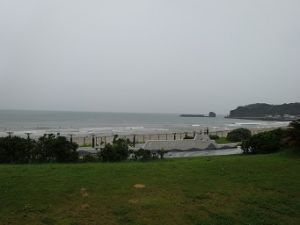 曇りの千畳サーフィンポイントの左